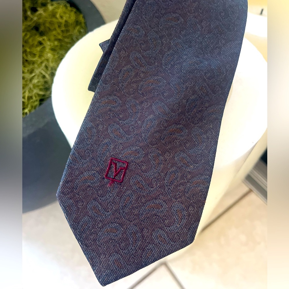 EUC Vintage Valentino, Rudy blue and burgundy 100% silk tie